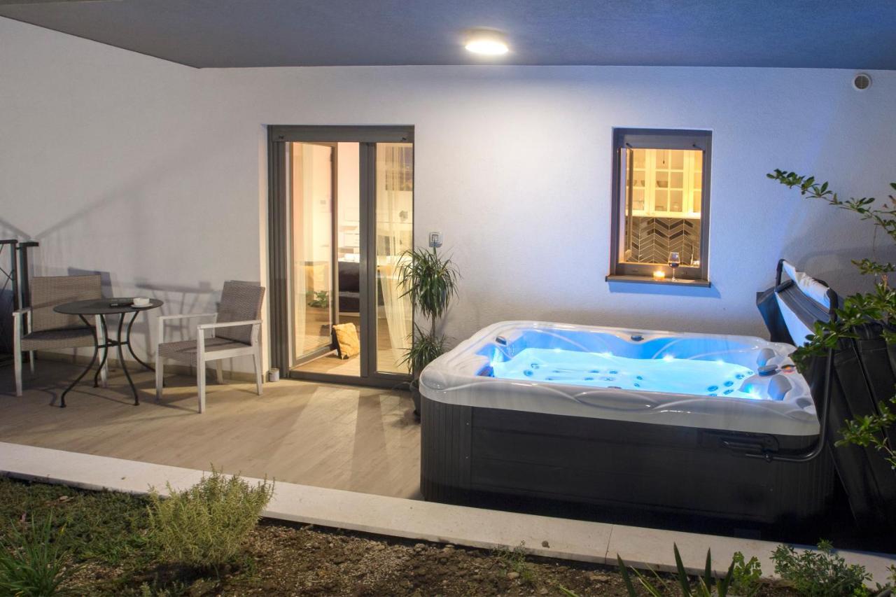 Studio And Hot Tub Split Bagian luar foto