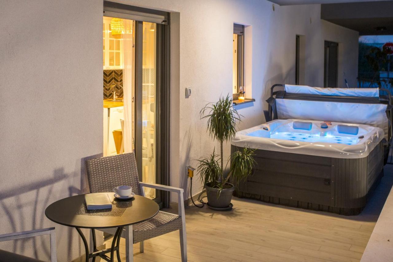 Studio And Hot Tub Split Bagian luar foto