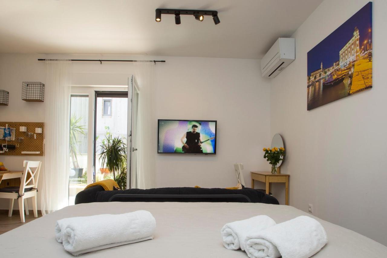 Studio And Hot Tub Split Bagian luar foto