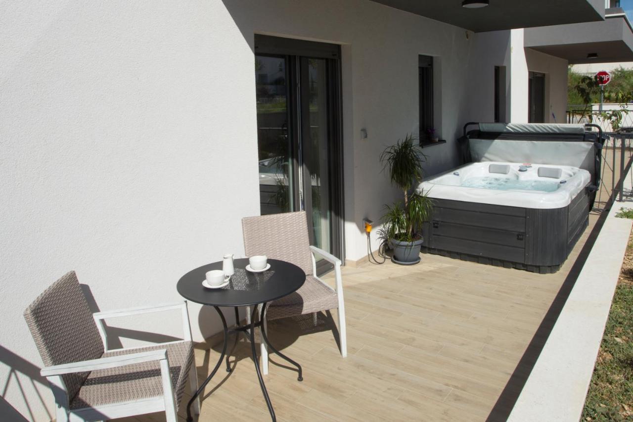 Studio And Hot Tub Split Bagian luar foto
